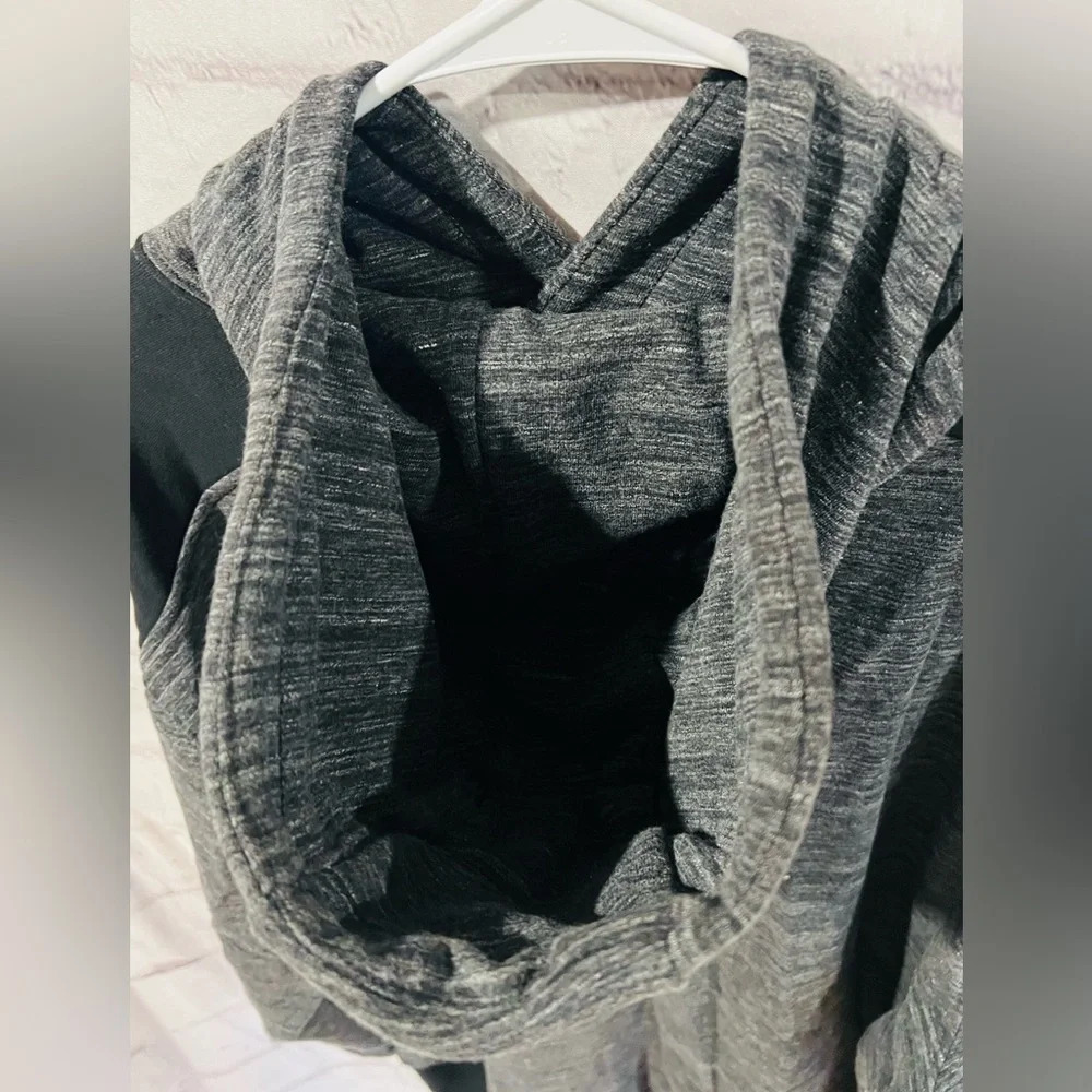 American Eagle Striped Reflective Performance Hoo… - image 8